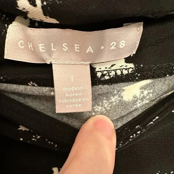 Chelsea28 flutter sleeve ruched dress. NWOT’s Size 1 - Picture 6 of 8